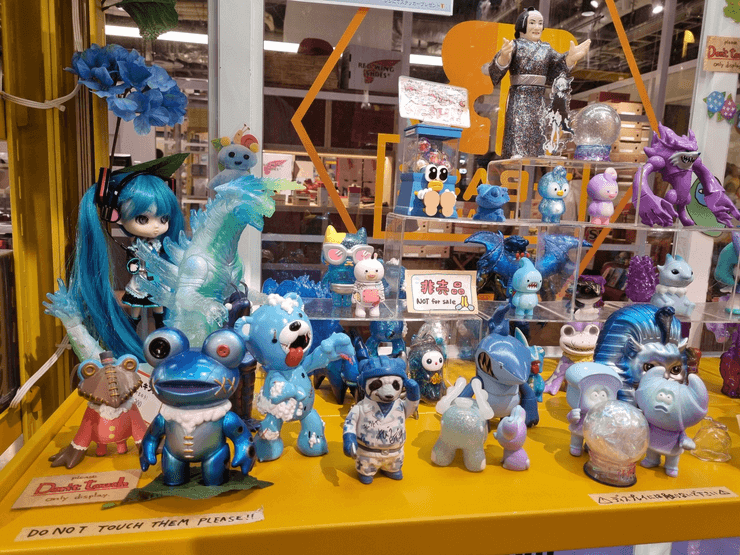 Sofubi offline storefront